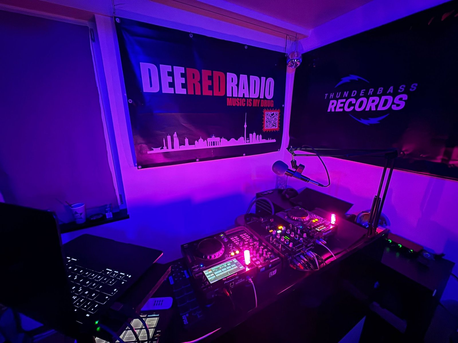 Deejay Tronixx — Studio Setup — DeeRedRadio & Thunderbass Records