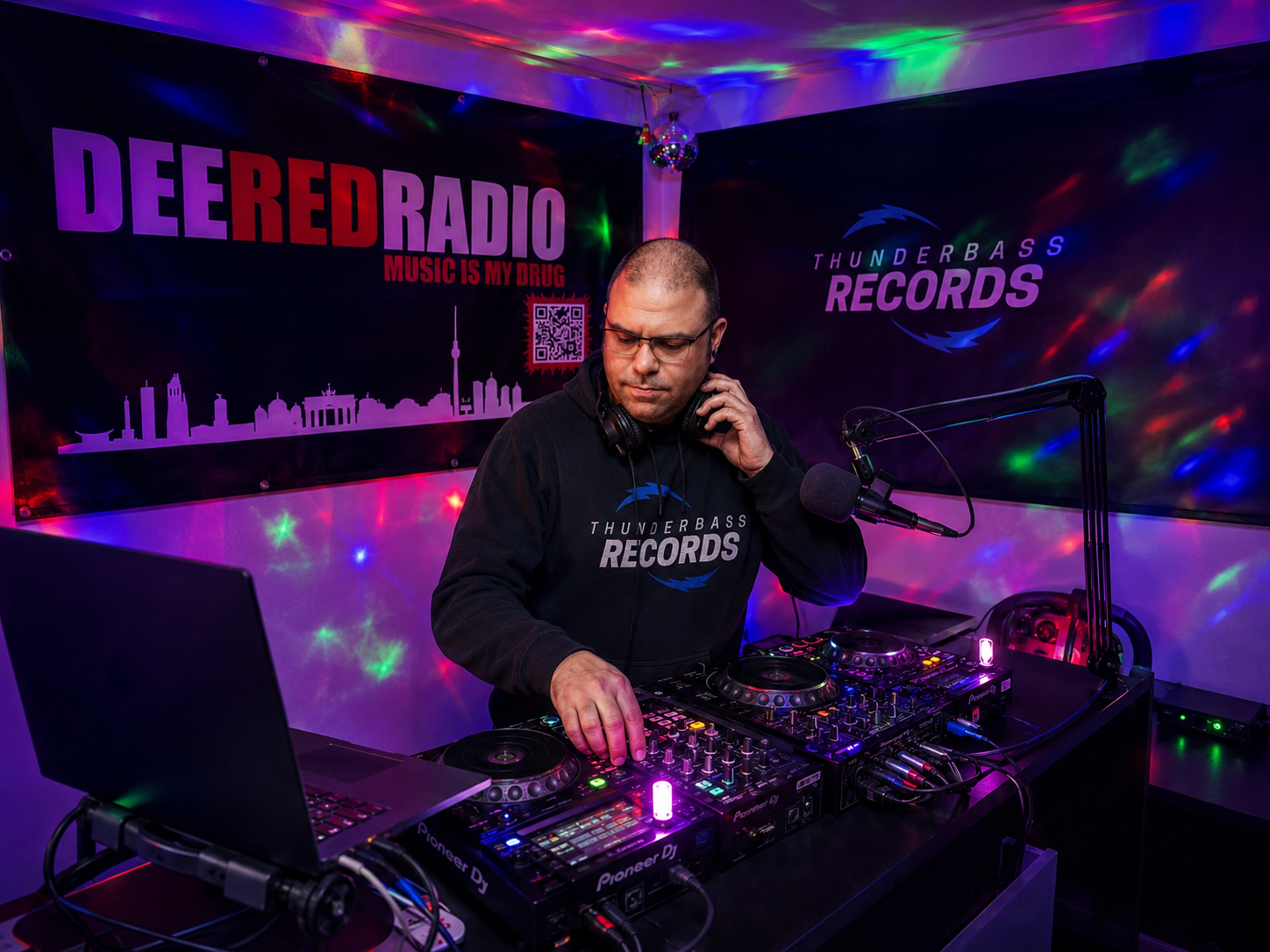 Deejay Tronixx — Studio Wide
